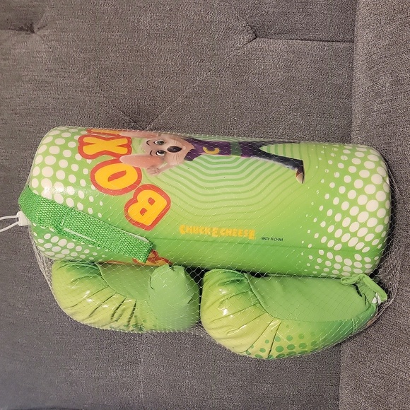 NEW Chuck E. Cheese Kids Boxing Punching Bag and Boxing Gloves Set - Picture 1 of 4